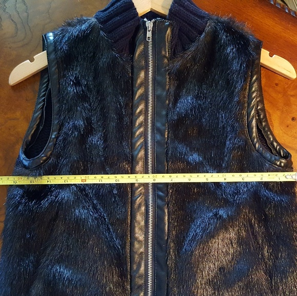 NWOT Gorgeous Cejon black faux fur & knit vest! 💕 - Picture 6 of 8